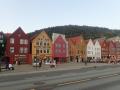 petek, 26. julij 2019: Bergen, večerni obisk barvitega mestnega predela Bryggen in dolgo čakanje, da se dan prevesi v noč